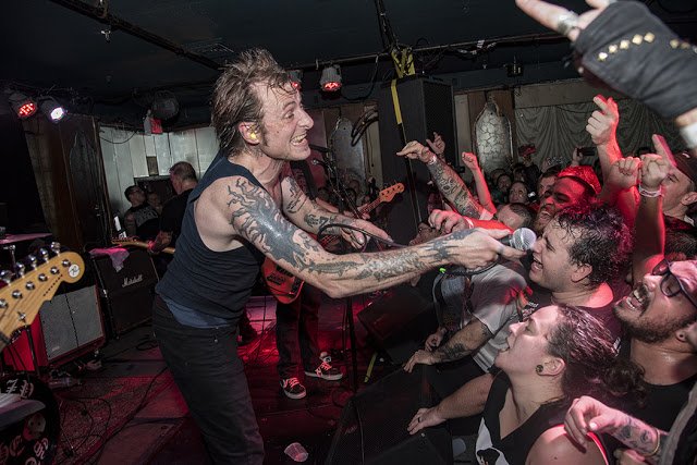 hoosatron's tweet image. hoosatron.com/2018/12/leftov… Pics from when @LeftoverCrackOG played BK Bazaar on 12/2 (finally!) Click that link and check em out! #katehoosphotography #leftovercrack #punk #fatwreckchords