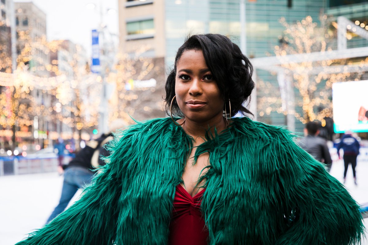 BaeTheBlogger's tweet photo. Happy Holidays from #TheNomadicBlogger
.
.
.
.
.
📸: @supercyrusb
.
.
.
.
.
#BrownGirlBlogger #BlackGirlMagic #BloggerBabes #Detroit #Christmas #Kwanzaa https://t.co/8chMLPFpfF