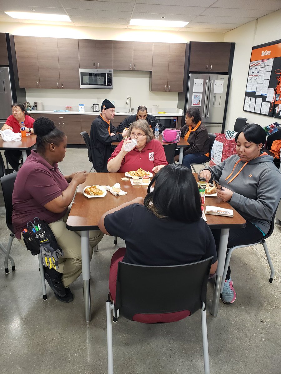 Celebrating 900 days OSHA free with the team today. #Safety1st #NeverSettle@0363 <a href="/jxh076/">james hickingbottom</a> <a href="/AaronHaskins8/">Aaron Haskins</a> <a href="/ericLSUtrahan/">Eric Trahan</a> <a href="/AliciaEGray5/">Alicia Gray</a>