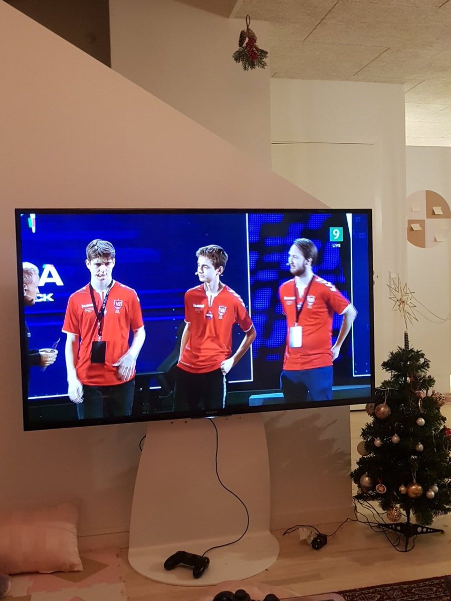 Selvom jeg har været væk i noget tid er jeg stadig med på sidelinjen hver gang. Gå så hele vejen! ❤ <a href="/TRICKED_esport/">TRICKED ESPORT</a> <a href="/TalentKent/">Kent Brylle</a> @Tricked_esser <a href="/LordHjorth/">Rasmus Kromann Hjorth</a>