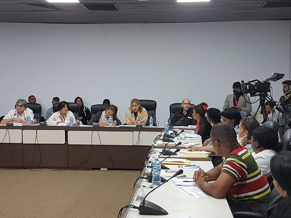 #Cuba La producción de contenidos para la #programacion de la #Radio y #Television, a debate en Comisión de Atención a la #Juventud, #Niñez y igualdad de derechos de la #mujer @AsambleaCuba