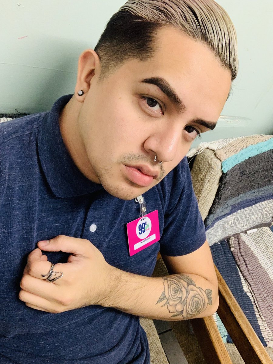 iPokemonTrainer's tweet photo. I never post photos of myself here so #Dab ....#WorkisBoring https://t.co/xYS7FlgYWJ
