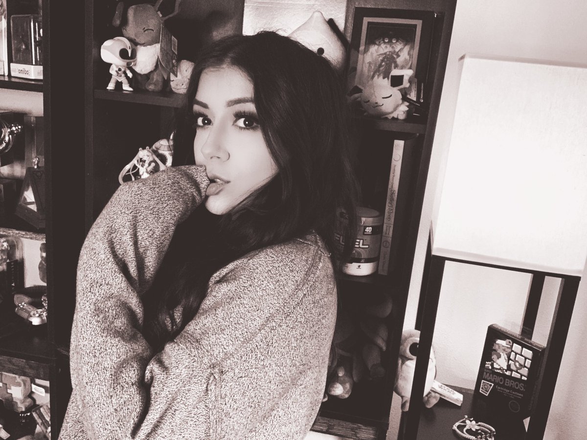 GekGemu's tweet image. Hey follow me on IG ya dingus 🖤
👀 @ GeekChickTV