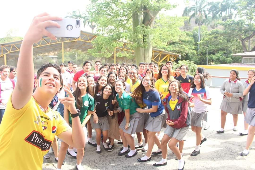 🌟🎄¡La magia, creatividad, calidez e imaginación de nuestros estudiantes desbordó de alegría e ilusión a toda la comunidad educativa! El día de hoy, tuvimos el cierre del concurso “Navidad sin Fronteras” 🎉 #Navidad  #InnovaciónEducativa #SomosJaverianos #SomosJesuitasEcuador