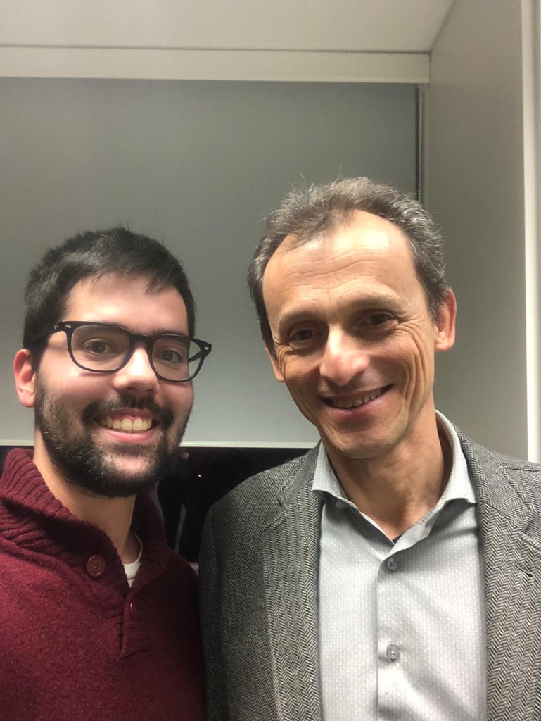 JonanDeRente's tweet photo. Hoy por primera vez un Ministro ha acudido a una reunión de la Comisión Permanente de @CEUNE2 a escuchar las demandas del estudiantado.

Se agradece el gesto de @astro_duque, esperemos que tenga  la valentía de aplicar todo lo que ha apuntado en su libreta. https://t.co/D4DTCe2BCe