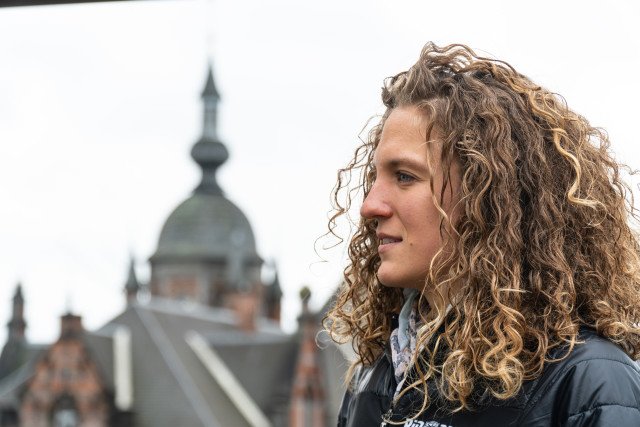 'Een het realisme verdwijnt stop ik ermee... Daarom blijf ik zo hard verder werken." - Valerie Barthelemy rechtuit in Gare Centrale - 3athlon.be/een-het-realis…