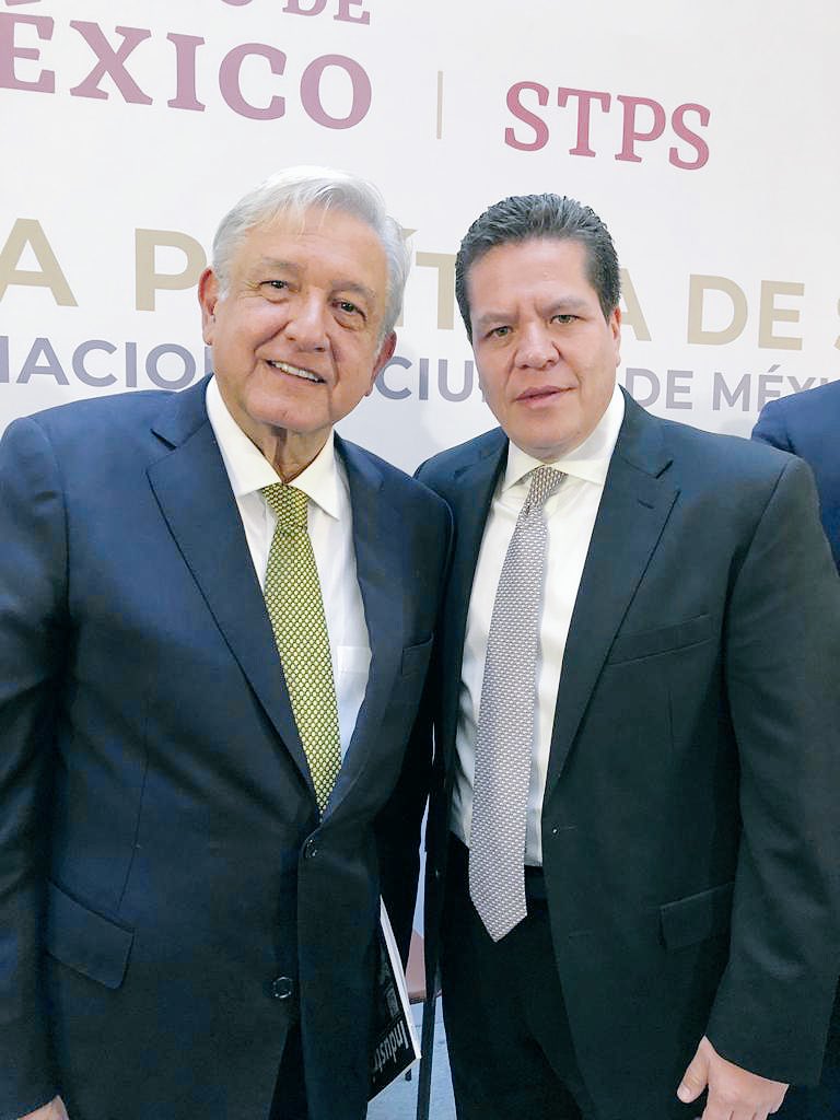 DelvalleASSA's tweet image. Con el Presidente de nuestro país @lopezobrador_ , en el marco del inicio de la transformación hacia un #SalarioDigno para todos los #Trabajadores de #Mexico @ASSA_MX presentes y listos para continuar aportando lo mejor de nuestro #TalentoHumano  y #Voluntad en favor de todos. ✈️