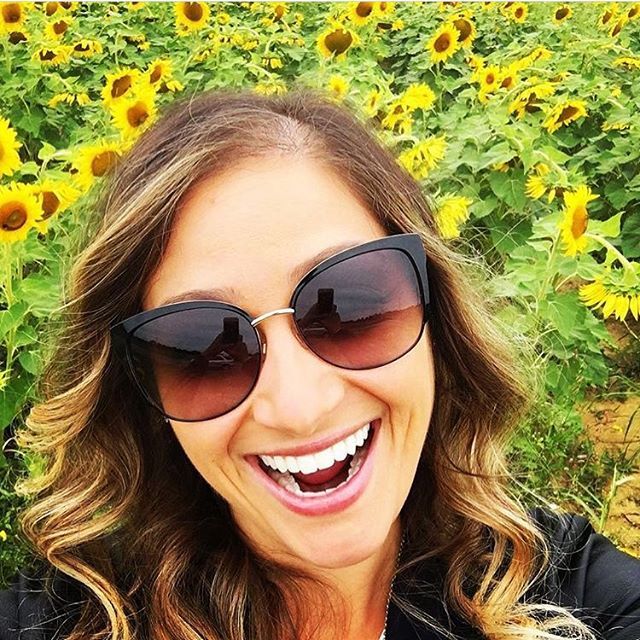 jensenpants's tweet image. Remembering that time @blonde_jena and I pulled over on the #northforkwinetrail for some very necessary sunflower 🌻 #selfies.
🌻
And then I smiled the biggest I’ve ever smiled.
✨
Takeaway?🌻 &amp;gt; 🍷
✨
Miss you, sissy! 😘✨🌻