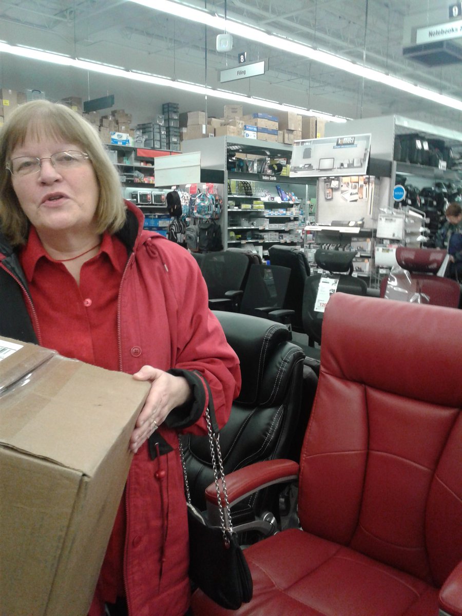 peachas4's tweet photo. #ShipToWinSweepstakes @Staples oh la la so much to choose from https://t.co/XBm4ny1Yv5