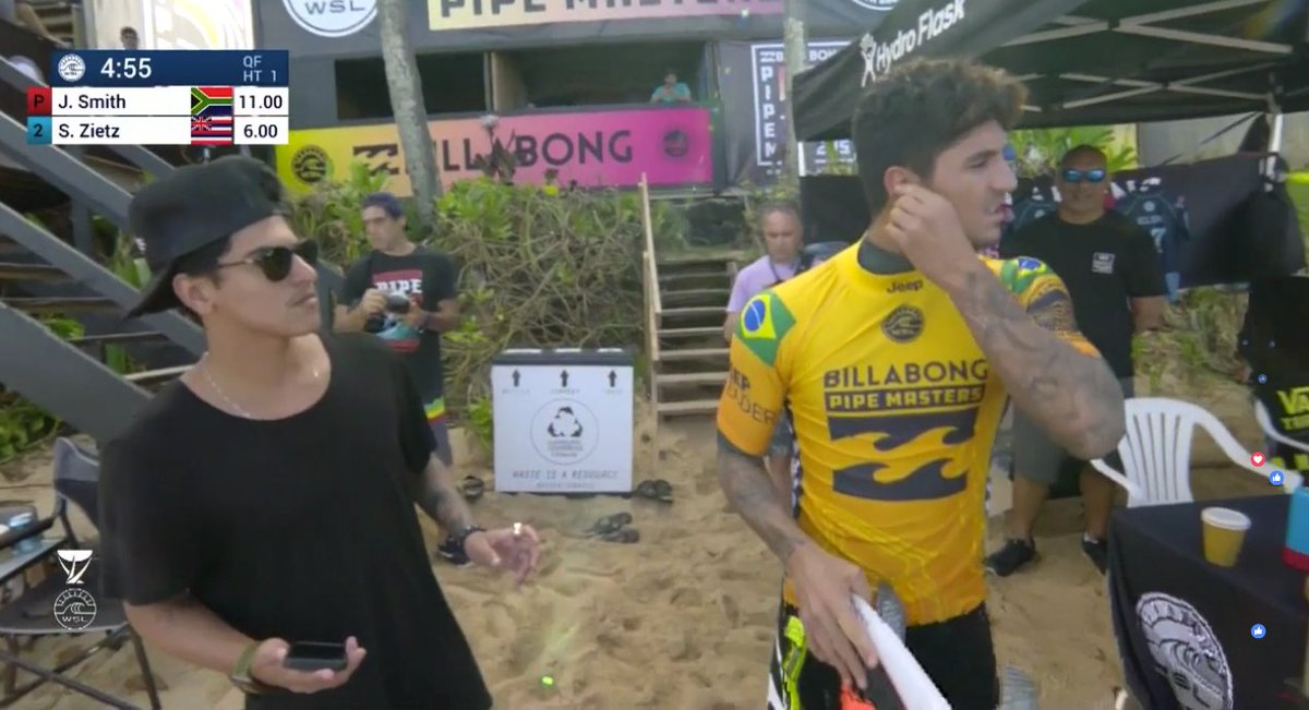 wsl's tweet image. .@gabriel1medina is making his way down the sand 🇧🇷

#BillabongPipeMasters @billabong1973