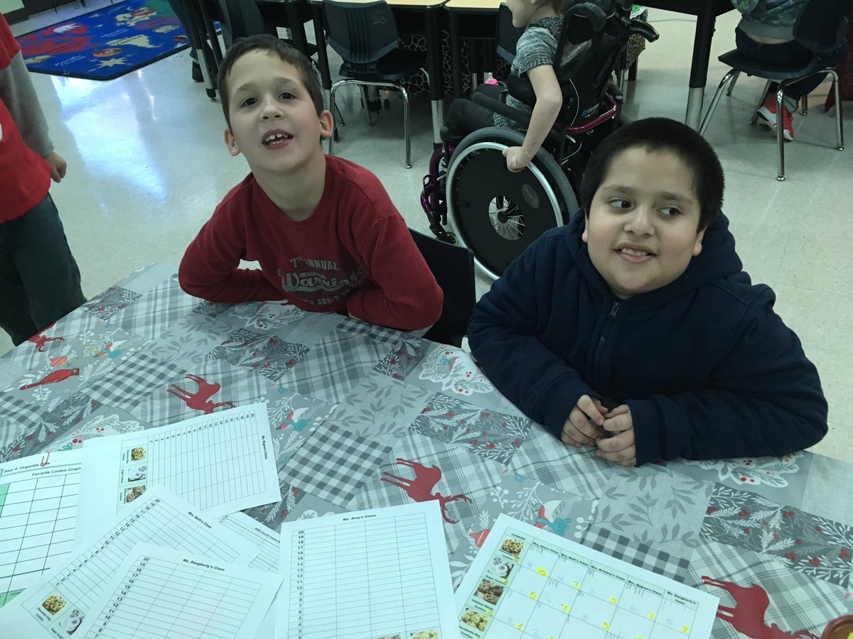 Audfowl's tweet photo. Mrs. Patti Fink’s class did amazing graphs on the students choice of cookies! (Taste test &amp; all)... the winner is: Chocolate chip!!!! #ccsdtn @_ksescardinals https://t.co/mku6FvTwtT