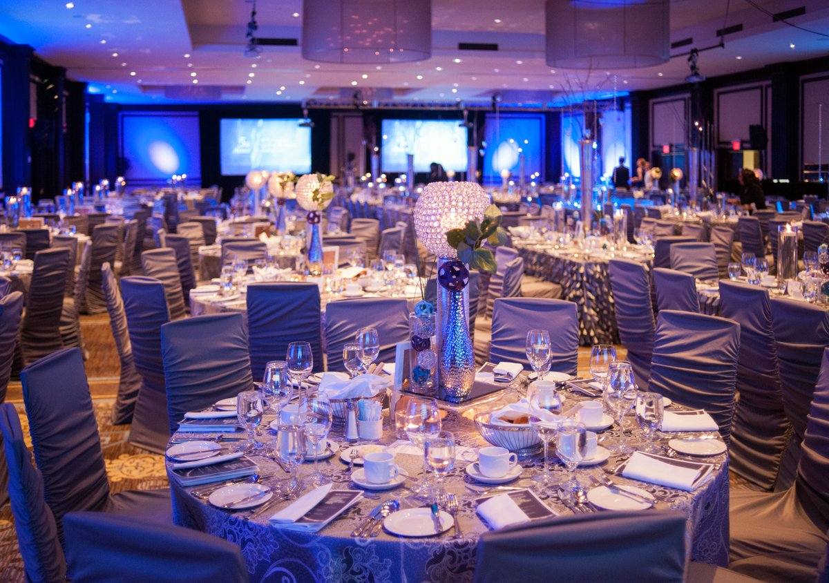 FairmontWpg's tweet photo. Treat your business associates and partners to a celebration this holiday season at #FairmontWinnipeg and show your appreciation for their hard work and support in the past year.  #Celebrations #MeetingMondays #FairmontMoments https://t.co/U1pIMtsJo5