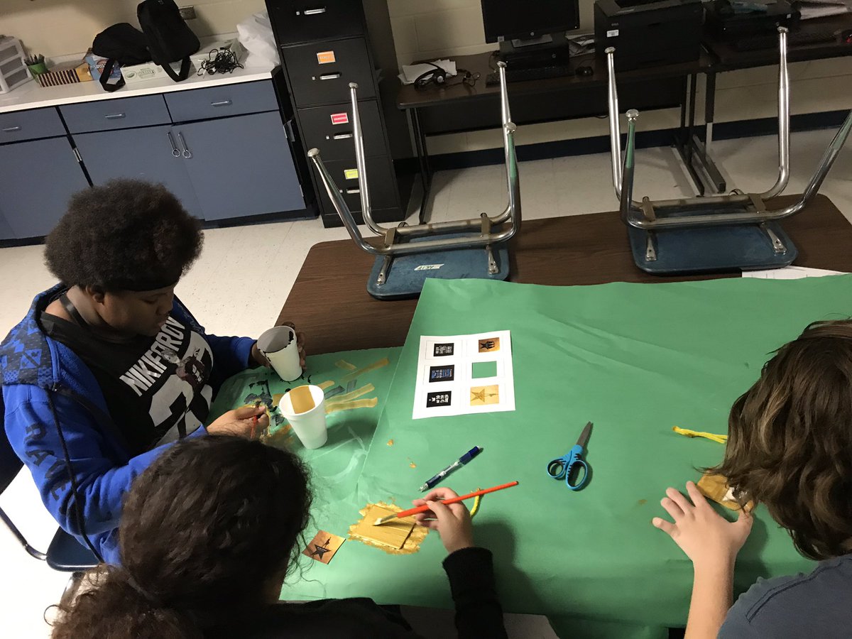 msgmakeshistory's tweet photo. We made Christmas ornaments in Hamilton Club today! Our trees will now be complete! 🎄⭐️ #Jagsbreakthrough #marchasmarvels #HamiltonClub #Hamilton @HamiltonMusical https://t.co/ge6WCSnfXu