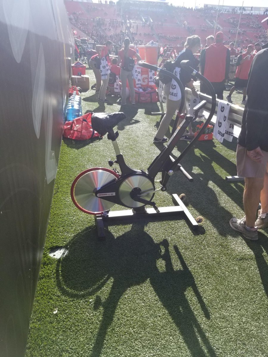 AlWatson20's tweet photo. FRESNO STATE BULLDOGS ARE THE LAS VEGAS BOWL CHAMPIONS, BEATING ARIZONA STATE 31-20. I saw something very familiar.
The M3 TOTAL BODY TRAINER
More than 80% of the top sports teams in the world train on Keiser. #ChampionsTrainOnKeiser #BecauseGoodEnoughIsnt https://t.co/JJnUlXOw52