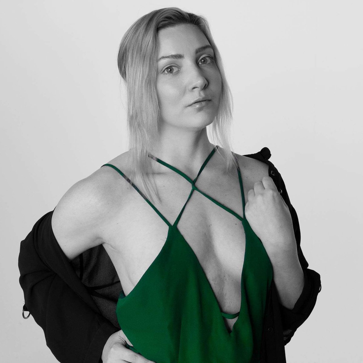 mistresscaliana's tweet photo. The sexy #domme in green. Worship me and behold my beauty
#fetishmodel #fetishperformer #featureperformer #fetish #sexyfemale #model #sexywoman #hotfemale #youraddiction #entertainer #georgiastopfetish #footfetishnation https://t.co/tT1PtDSo14