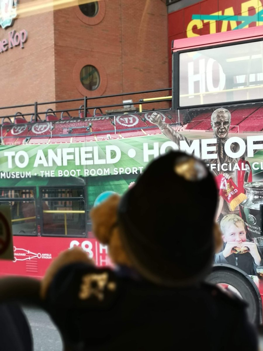 TravelsafeS's tweet photo. Our @Merseytravel #Travelsafe team look after the public transport in Merseyside. Today we showed @PCEdwardWalker @UK_COPS @arrivanorthwest 26&amp;27 routes today, driving past @thisisanfield #YNWA #PCEdwardWalkertour @atthedeependdad @Better_By_Bus @LiverpoolFC @MightyRed_LFC #LFC https://t.co/Pxz91R5k5i
