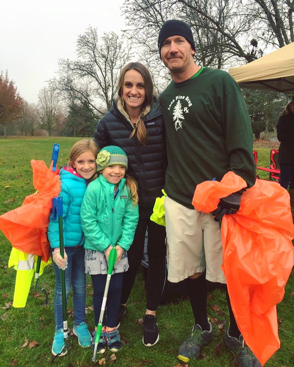 MSD549C's tweet photo. Have you been to the new Olsrud Family Community Playground? Theyβve finished up construction and even had a ribbon cutting ceremony on SaturdayβοΈ We appreciate everyone who volunteered, including some of our students from Hoover Elementary! #Community #ProudToBEMSD @MedfordParks https://t.co/haGPN3yX2r