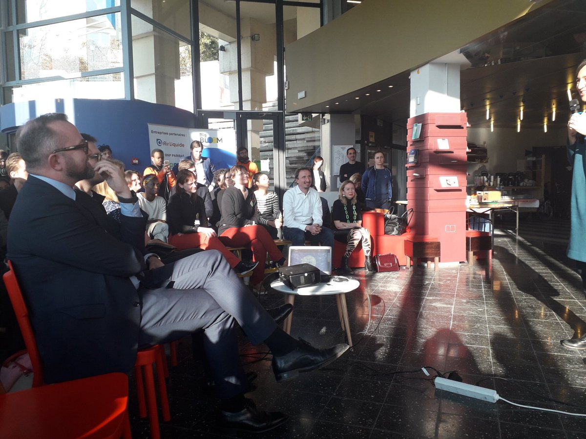 muriel_doucet's tweet photo. #HACKATHON Solidaire. 1ere participation de #Airliquide pour #unicite Bravo à tous les participants qui se sont pleinement investis pour imaginer une solution digitale pour les membres d'Unicite. https://t.co/VnzXzlP8If