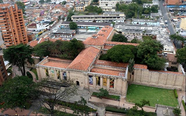 Banrepcultural's tweet photo. #BLAAVirtual🔍| ¿Cómo se convierte una cárcel en un museo? 🤔
En la @RevCredencial Historia te contamos sobre el @museonacionalco, edificación diseñada en 1849 como la Penitenciaria del Estado de Cundinamarca: https://t.co/mrdMM0uGDg. https://t.co/0Sikv57qyh