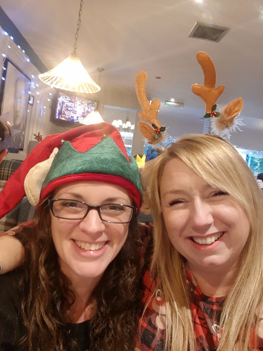 Chatterbox2017's tweet image. What a lovely way to end our last session this year with a lovely #Xmas meal with lovely people. Thank you everyone for all your support this year and on behalf of all of us at Chatterbox we'd like to wish you all a very 
#MerryChristmas  and a #HappyNewYear !🎊 @GreenhousBelper