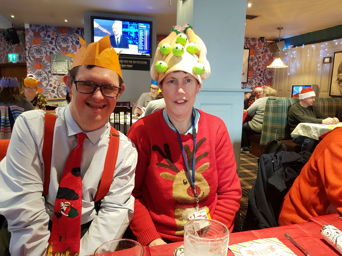 Chatterbox2017's tweet image. What a lovely way to end our last session this year with a lovely #Xmas meal with lovely people. Thank you everyone for all your support this year and on behalf of all of us at Chatterbox we'd like to wish you all a very 
#MerryChristmas  and a #HappyNewYear !🎊 @GreenhousBelper