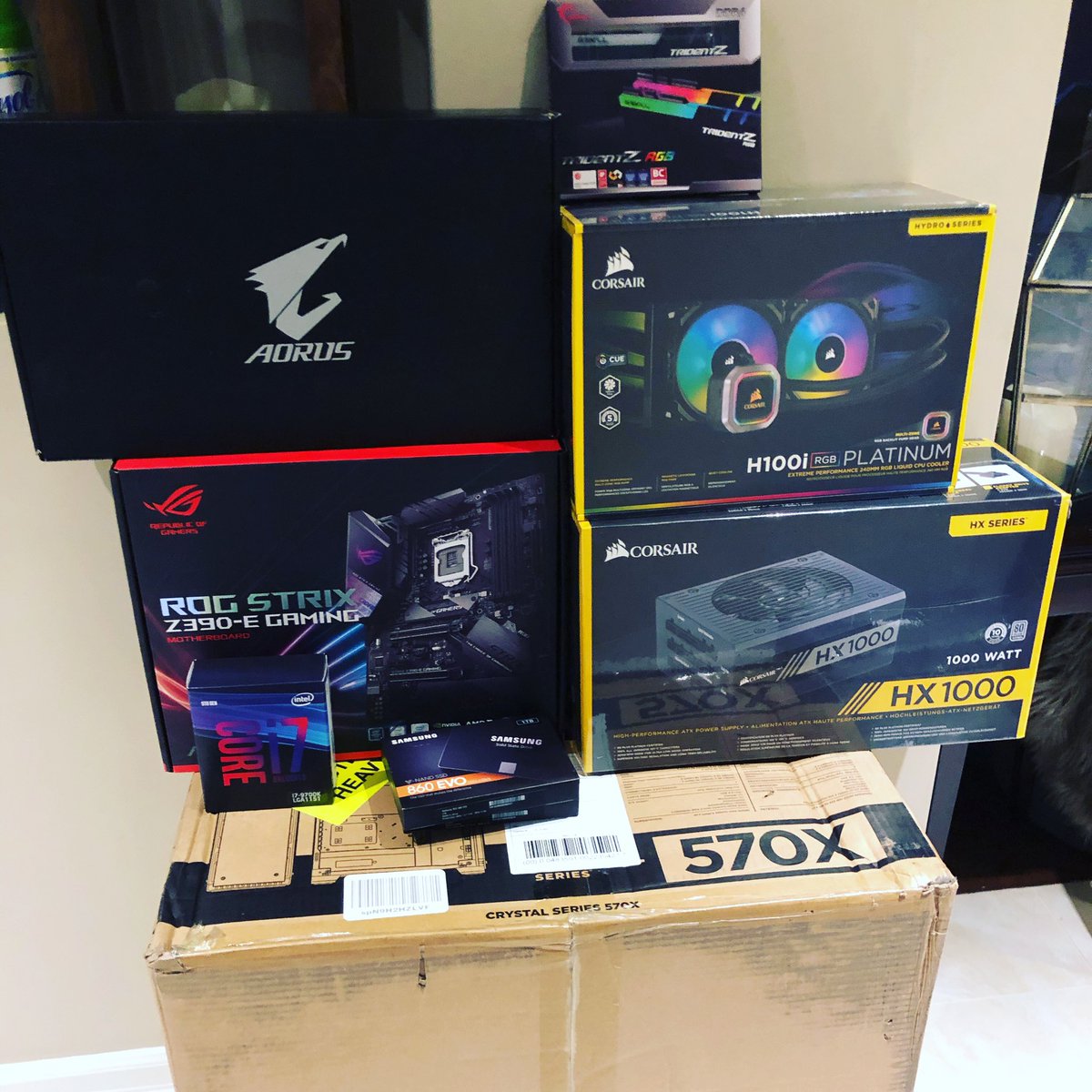 TetraNinja's tweet photo. Friend asked me if I would build his PC for funsies if he supplied the parts. I couldn’t resist. https://t.co/lEkXkhtEt1