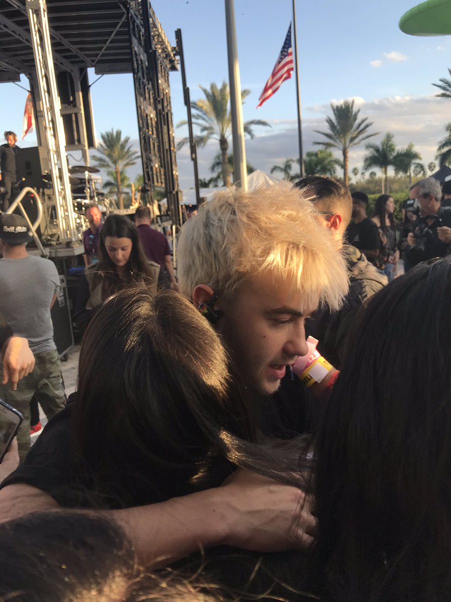 habitualswhy's tweet photo. Couldn’t be any happier with last night!! Can’t believe I met @JackJ !! Love you <3 https://t.co/kBQAqE76kf