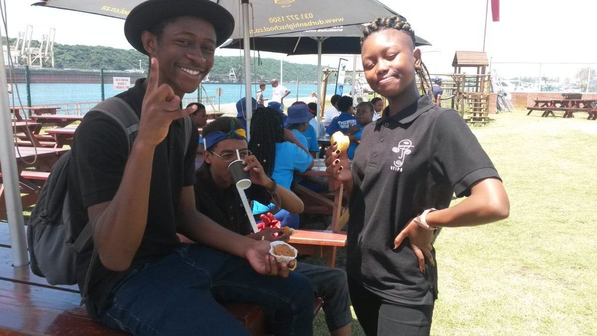 DTIPO_WeLive's tweet photo. The twins in the lime light 

#UltimateSummerVibe https://t.co/yzMTBnsviB