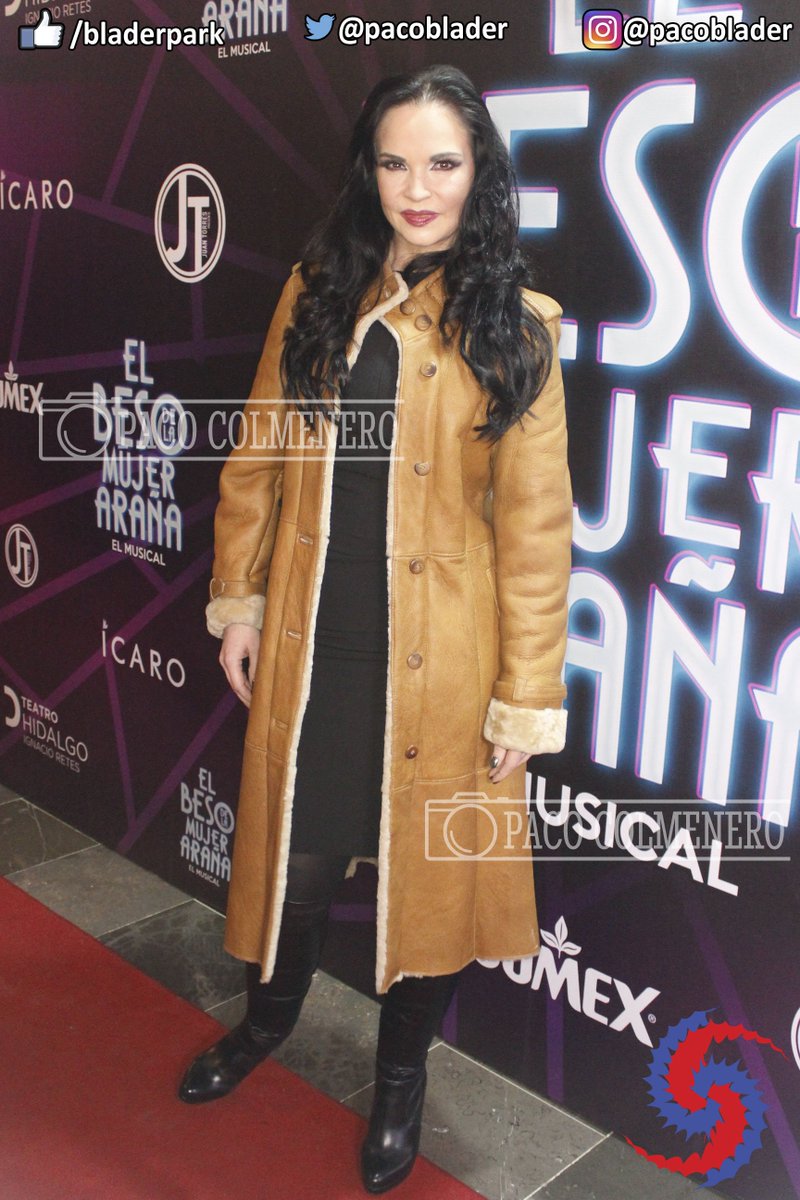 pacoblader's tweet photo. 100 representaciones @besomujerarana #alfombraroja #sobrelastablas @ANAPATRICIAROJO
#canonmx #fotografia #ledring #teatromexicano #musical #canon #photograph #pacoblader #teatro https://t.co/FHpM4Hqhvh
