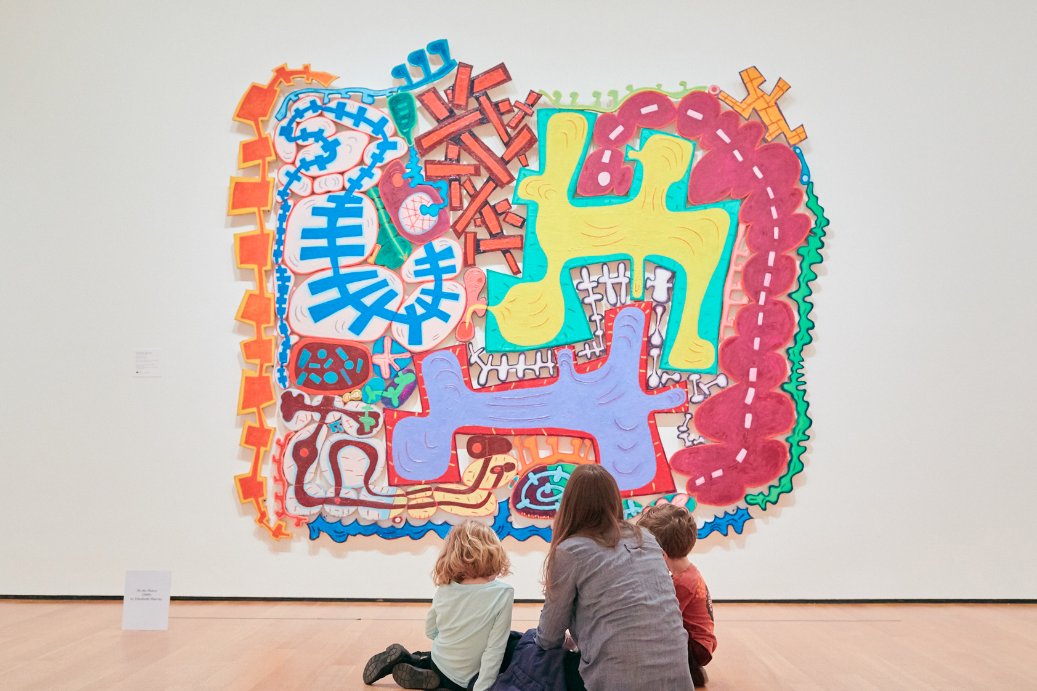 MuseumModernArt's tweet photo. From inspiring artists like #AdrianPiper, #TarsiladoAmaral, and #TaniaBruguera who lit up our galleries, to programs like #APieceofWork podcast that pushed #MoMACollection beyond our Museum wallsโrelive the ways that art and people connected in 2018: https://t.co/Wc3hXNwghf https://t.co/RRw2sFEVqn