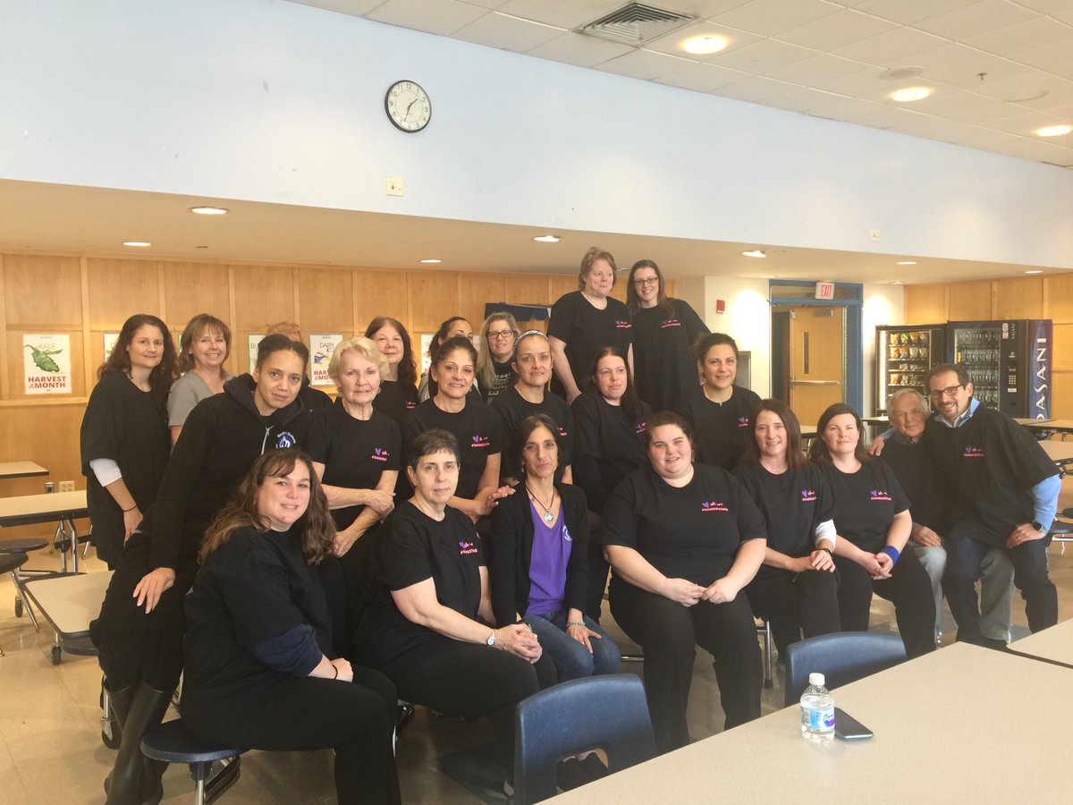 JeffreyJMarsden's tweet photo. Great to see our Director of Food Services Dawn Lavallee visiting Medfield on Friday! We are #dawnstrong #medfieldps https://t.co/eVNYkgF1fe