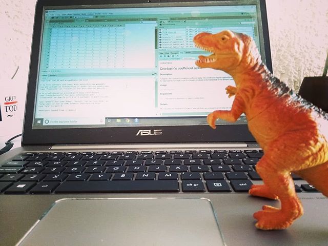 EcoMarru's tweet photo. Me love R and new computer! 🤓

#Rladies #Rstudio inyourface #spss #master #marinesciences #biology #environmentalawareness #lapaz #asus #cronbach https://t.co/YKMeBOVcXT https://t.co/JRB7tlPhI6