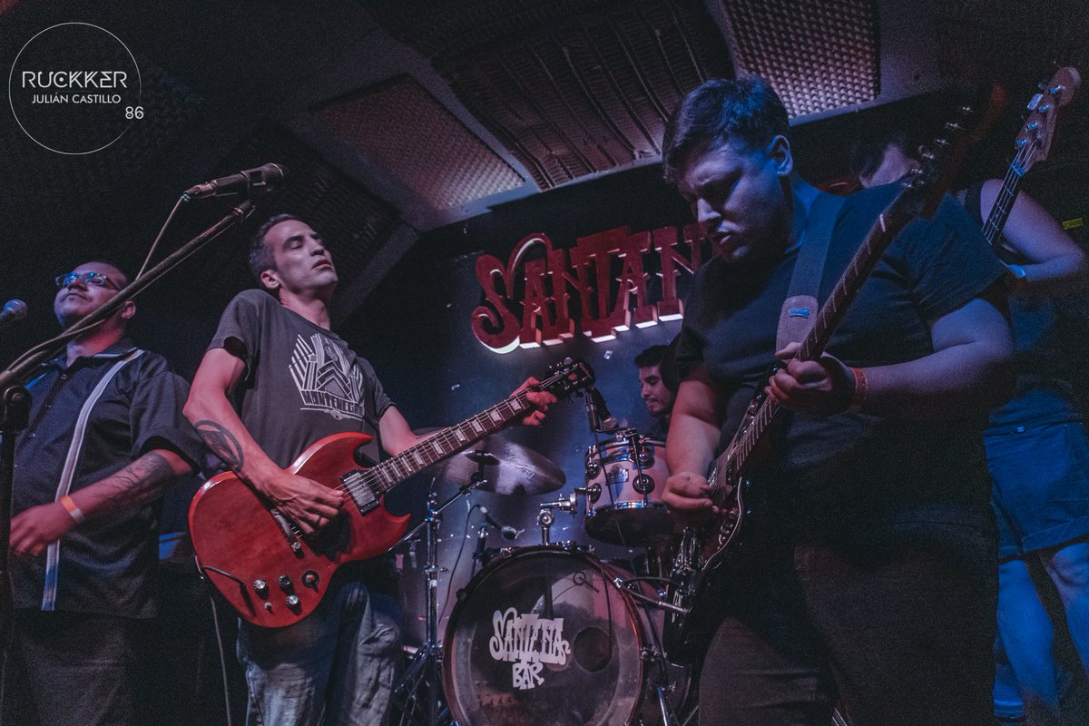 #Cobertura  

¡Génova + Proyecto Quasar en Santana Bar !  

Fotos: Julian Castillo (@julian_kastyo)