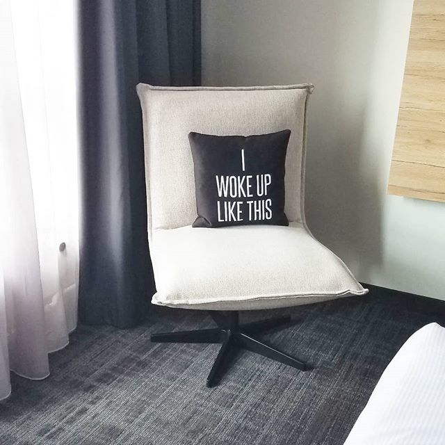 DeeKayEvents's tweet image. "I woke up like this!" Umm, like what? A perfect chair and pillow staged together. Ha! Want to know how I woke up today? In a sweat from a weird fn dream. That's how. Who actually wakes up perfect? Tell me how you woke up this morning so I don't feel lik… ift.tt/2Qzkh2s
