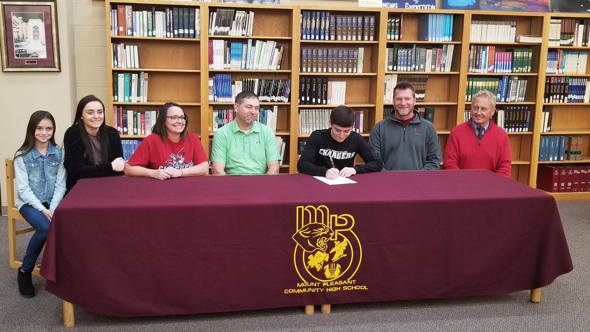 KILJRadio's tweet photo. Mt Pleasant's Trace White commits to golf for Carl Sandburg College #MPPanthers https://t.co/PK5Hor97FM