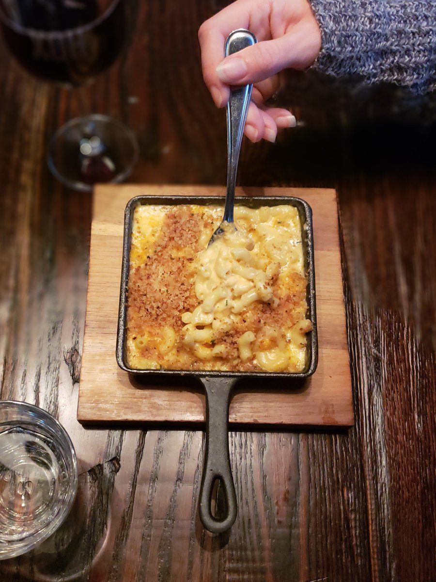 🎁12 DAYS OF XOHMAS🎁 
DAY 6: Lets talk about comfort food! Find out how to make this amazing Mac N Cheese on our Instagram: instagram.com/xohofficial/  or Facebook: facebook.com/exchangeonholl… 
Enjoy!