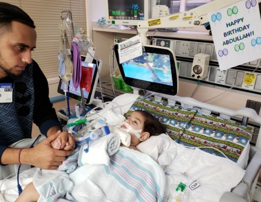 Because of Trump's Muslim ban, the mother of a 2-year-old U.S. citizen on life support can't be by his side.
This is what happens when you enact policy banning millions of people from the U.S. based on religious prejudice.
Demand that she'd be allowed entry.
RETWEET THIS!