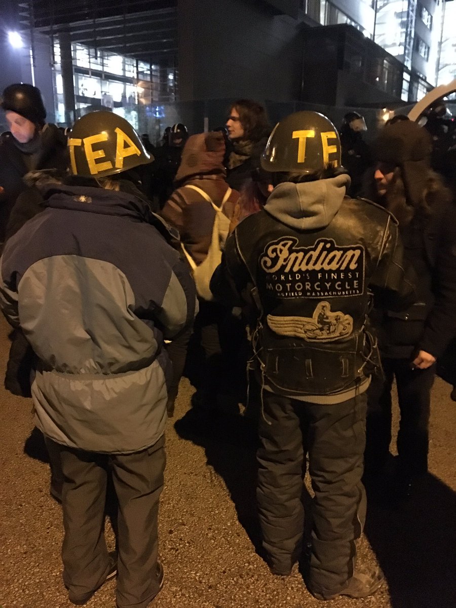 kisPocok's tweet photo. Forro TEA, eppen jokor! #bekes #tuntetes #O1G https://t.co/IMrV5q6avr
