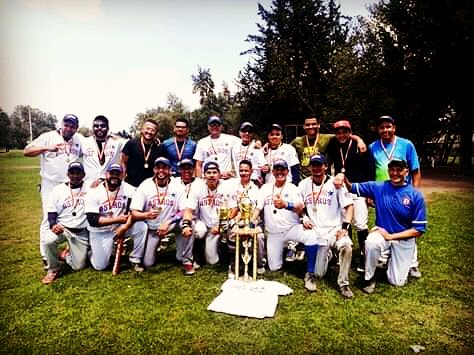 miaveragecom's tweet photo. LOS ASTROS REVALIDARON  SU  TITULO DE BICAMPEONES EN LA COPA NAVIDAD DE SOFTBOL 2018 EN ECUADOR . Pichert Ganado
🇻🇪️⚾🥇🇪🇨
#VENEZUELA #ECUADOR #copanavidad #bicampeones #astros #aguilas. https://t.co/ZwkcqHwr5T