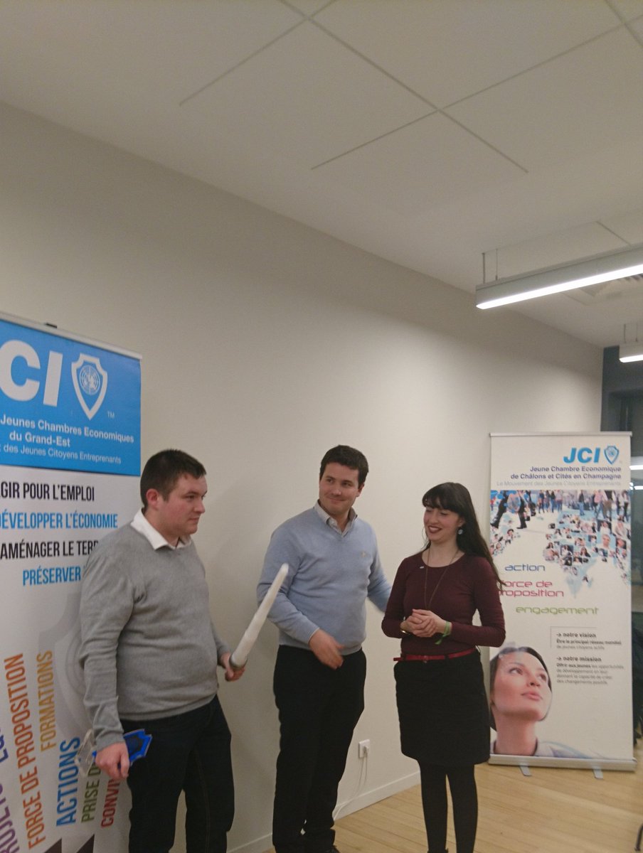 Soirée d'Assemblée Générale à la JCE CA ! Bilan d'une belle année pour l'équipe Châlons'Y, félicitations à Aude pour son passage membre et bravo au futur bureau 2019, présidé par François !
#JCI #JCEF #REBOOST #GrandEst #Chalons'Y  #Effervecense  #2019