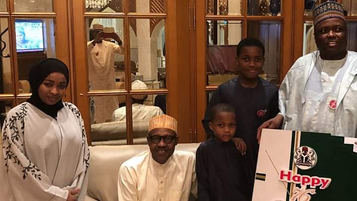 JaafarUmarAbba's tweet photo. Dr. @realMahmoodhali Mahmoud Halilu present his surprise Birthday gift to President @MBuhari at Presidential Villa Abuja...
Happy Birthday Baba Buhari.
#PMBAt76 https://t.co/cxYH9TnNVt