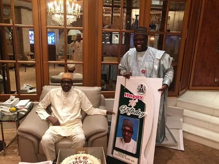 JaafarUmarAbba's tweet photo. Dr. @realMahmoodhali Mahmoud Halilu present his surprise Birthday gift to President @MBuhari at Presidential Villa Abuja...
Happy Birthday Baba Buhari.
#PMBAt76 https://t.co/cxYH9TnNVt