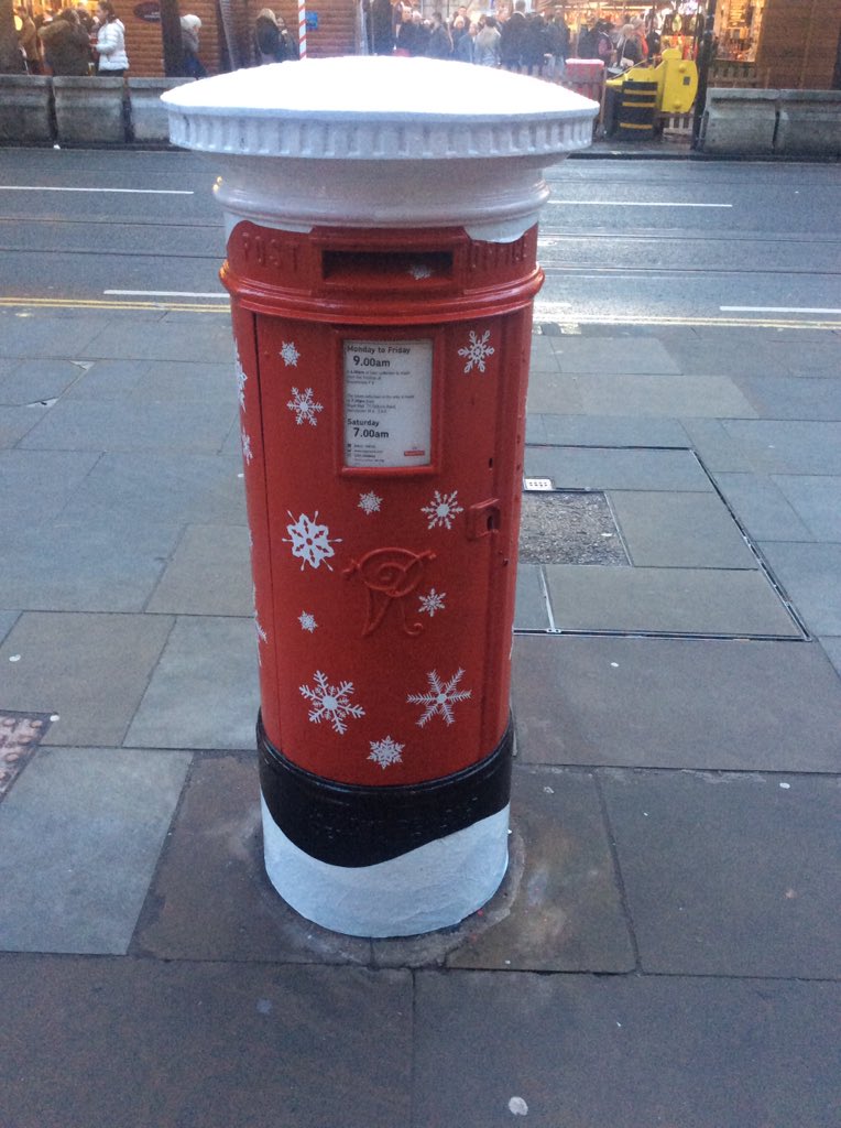 jenifermoorebfc's tweet photo. #festivepostbox #Manchestertownhall has done well for #Christmas  @RoyalMail https://t.co/obtbkCzYb3