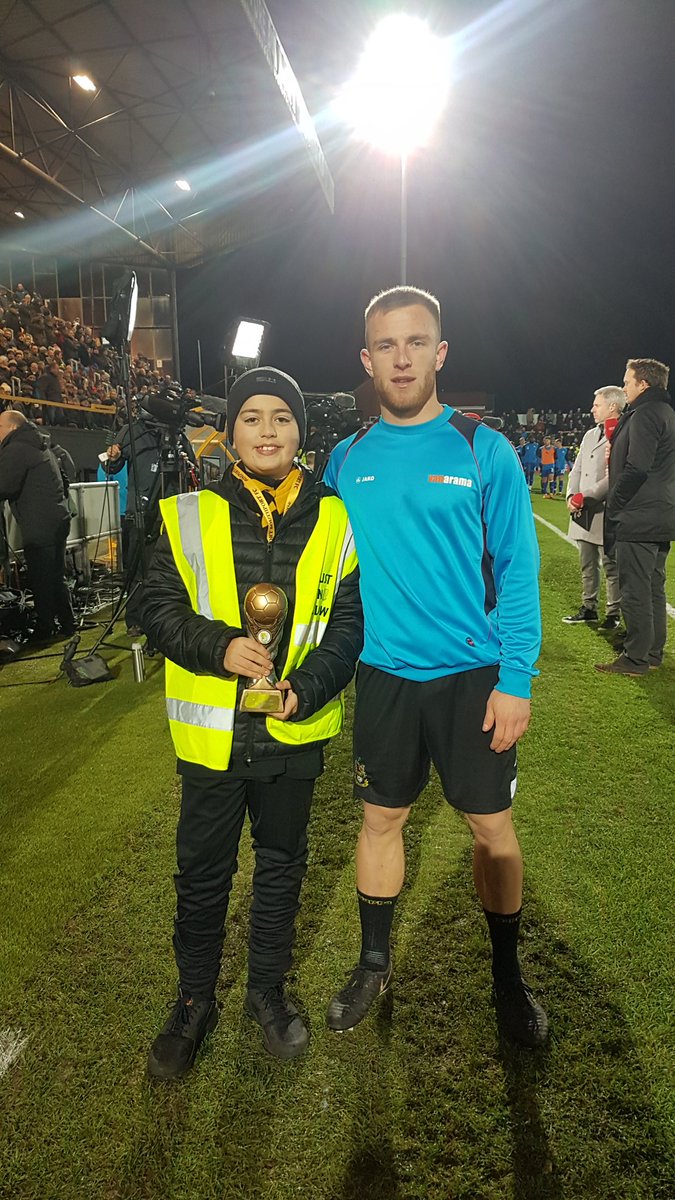 trustinyellow's tweet photo. The TIY Player of the Month award for November, sponsored by Pinetree Garden Maintenance, goes to @DavidMorgan08. He was presented with his award by Justin-Lee Kitis. Congratulations! @southport_fc https://t.co/qdpwM38QCg