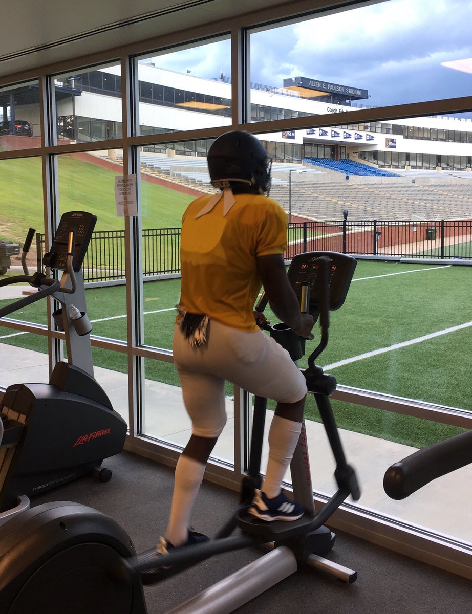MJGreenhalgh_'s tweet photo. Weight room after a preseason scrimmage when he wasn’t cleared to run, found the Field Dogg putting in work in full gear (8/17/2018). 1K, Bowl Champ, True Blue, GS Man - left your legacy! #TheGSman #TheGATAProcess https://t.co/SU2aTBwuXc