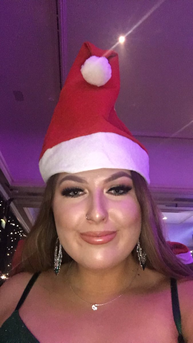 zoewltn's tweet image. #DTGlitterBall