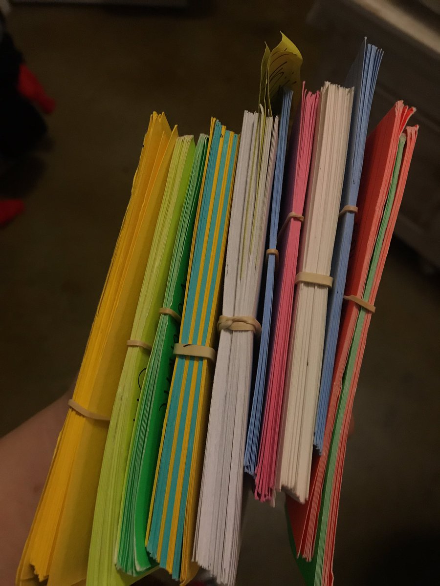 isabellajmedina's tweet image. rt to pass your exams🤓