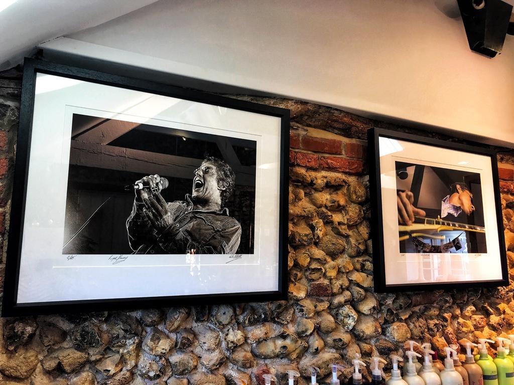 nickelliottinfo's tweet image. Stunning images hung today @Sixappleyard @creakeabbey #norfolk taken by #nickelliot @nickelliottrock of #rogerdaltry &amp;amp; #joebonamassa #rockartphotographer #nickelliottfineart nickelliott.shop
