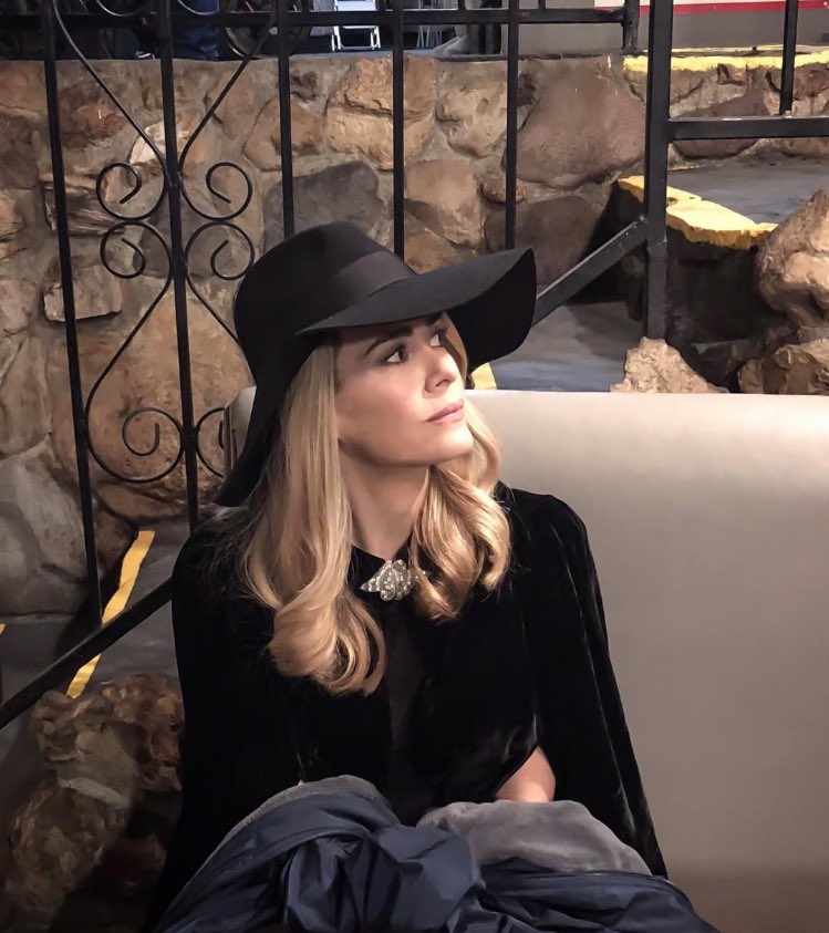 Happy bday sarah paulson <3 