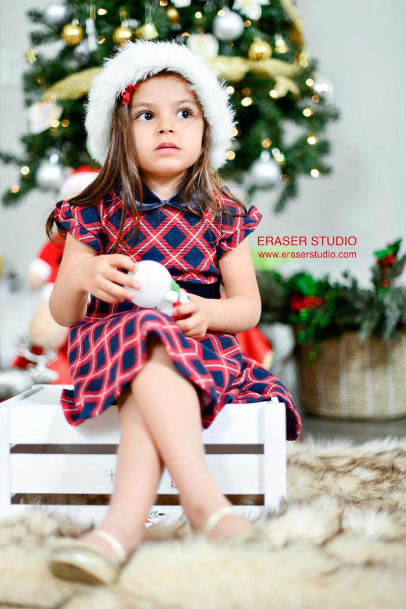 eraserstudiousa's tweet photo. We setup all professional lights in your house for Christmas photography. For booking call or direct message us!
#EraserStudio #PhotoStudio #LAPhotoStudio #LAPhotographer #LAArtist #Aliasghar_Hosseini #Sanaz_Mahdi #LA #PortraitPhotography #Portrait @ahoseiny2 @NikonUSA https://t.co/qjpkSmfNid